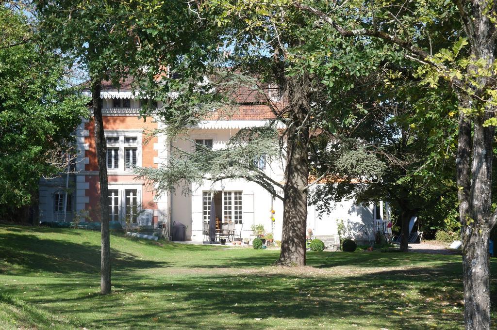 Le Chalet De Luxe Bed & Breakfast Saint-Séverin Екстериор снимка