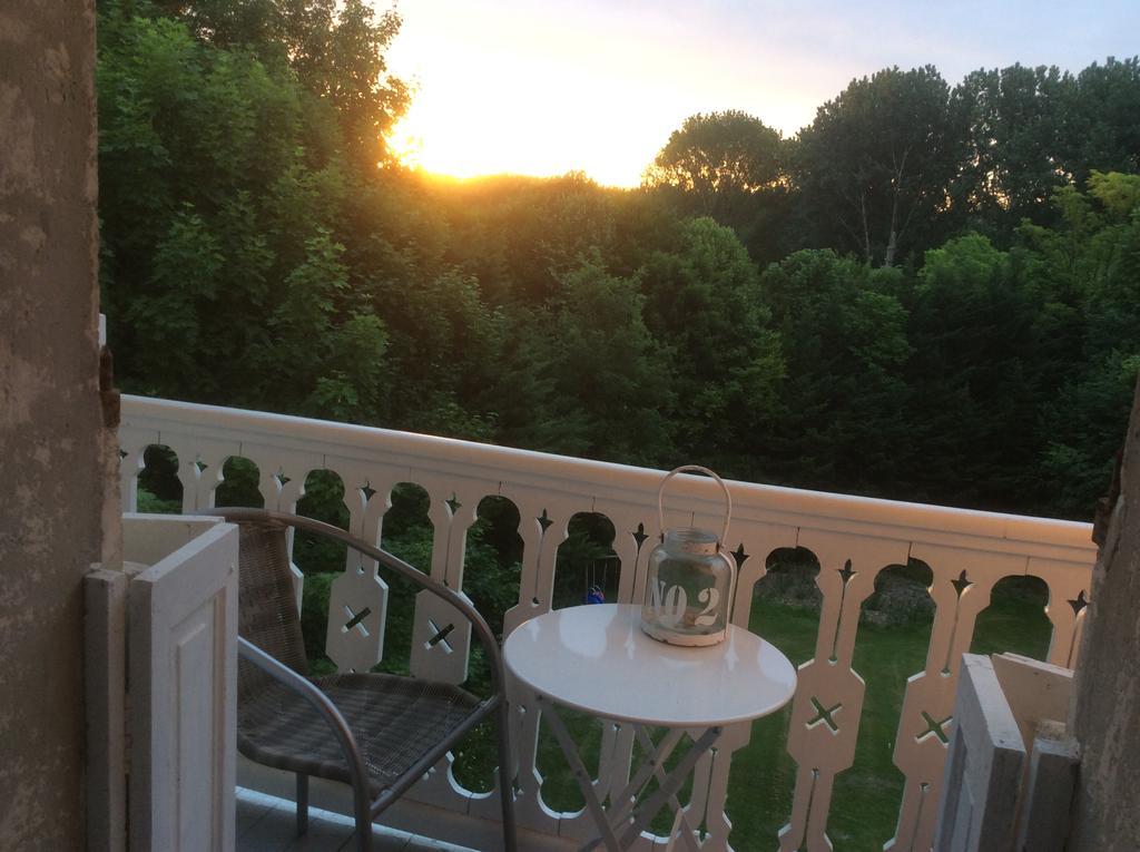 Le Chalet De Luxe Bed & Breakfast Saint-Séverin Екстериор снимка