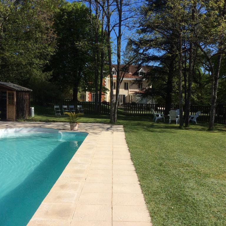 Le Chalet De Luxe Bed & Breakfast Saint-Séverin Екстериор снимка